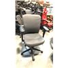 Image 3 : LARGE LOT OF OFFICE TASK CHAIRS INCLUDING 3 GAMING CHAIRS, HAWORTH TASK CHAIRS AND MORE