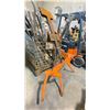 Image 2 : LARGE ORANGE INDUSTRIAL FORKLIFT ATTACHMENT FOR LIFTING VEHICLES
