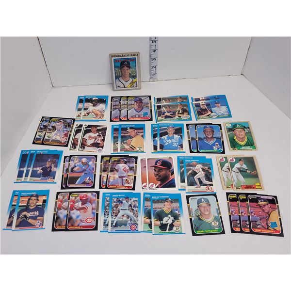 Lot of Vintage MLB Baseball Cards w/ Glavine Rookie Card in Top Loader