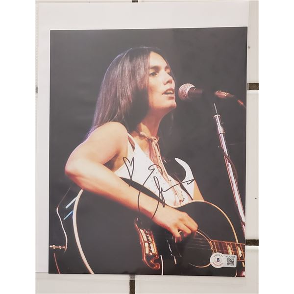 Emmylou Harris  Autographed 8” x 10” Photograph.  Beckett COA.