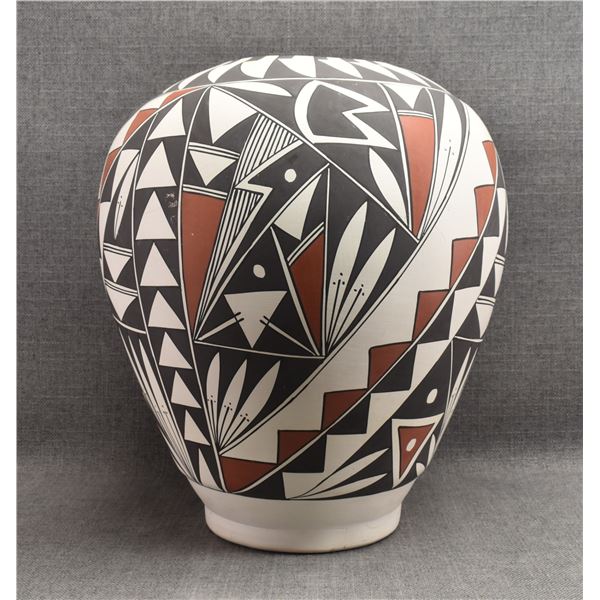 ACOMA CERAMIC JAR ( D. WACONDA)