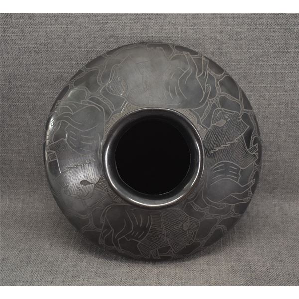 MATA ORTIZ POTTERY VASE (LUPE SOTO)