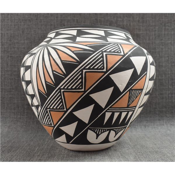 ACOMA POTTERY OLLA (D VICTORINO)