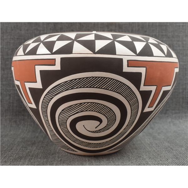 LAGUNA POTTERY JAR (MYRON SARRACINO)
