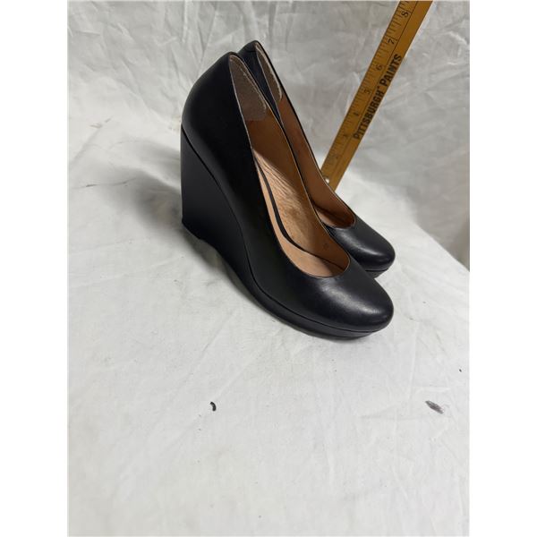 Aldo size 6 wedge shoes