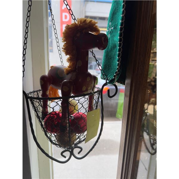 Hanging basket and decor