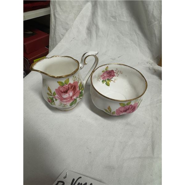 Royal Albert, American beauty, cream, and sugar