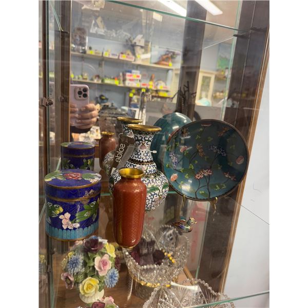 Closenie a bowl, vase, lidded container, etc.