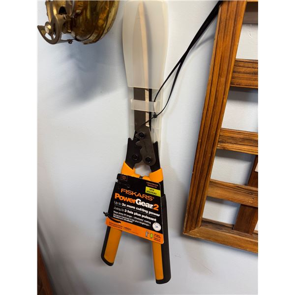 New Fiskars power gear, two hedge and tub clippers