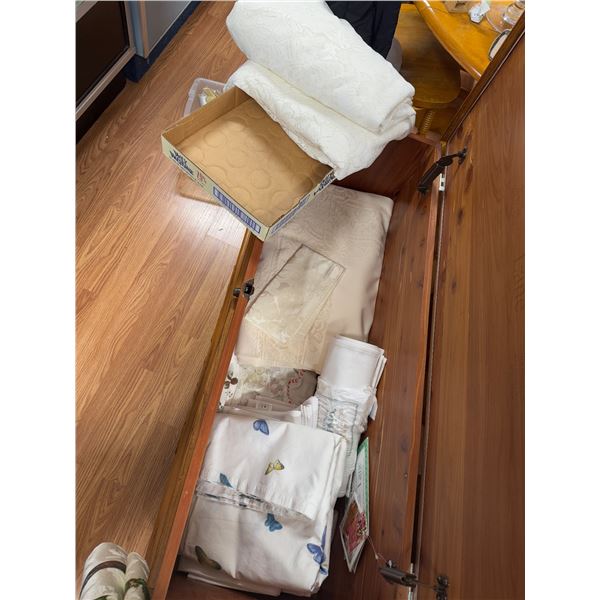 Assorted lace table, tablecloths, and other linens