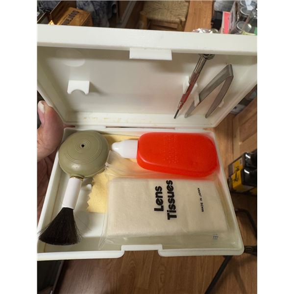 Lens cleaning kit