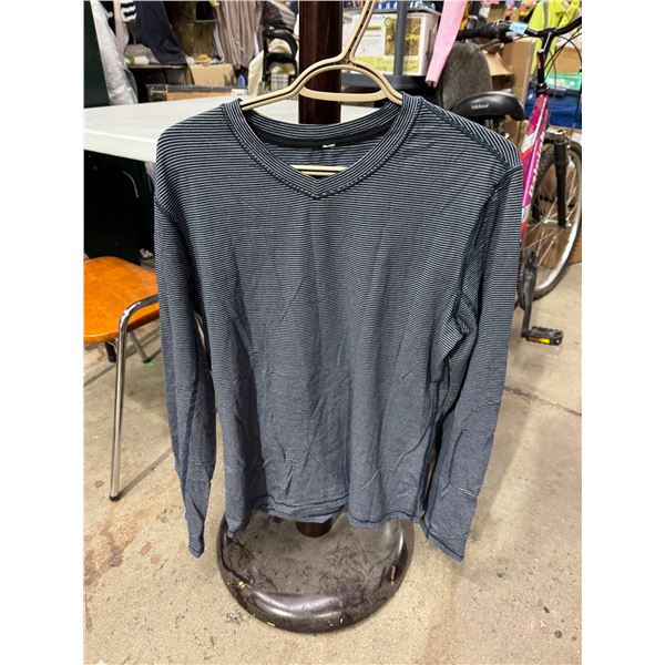 Lulu long sleeve no size medium?