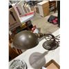 Image 2 : Antique lamp