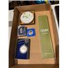 Image 1 : Assorted collectibles