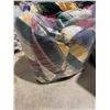 Image 1 : Comforter, queen