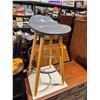Image 1 : Stool