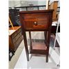 Image 1 : Side table