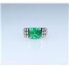 Image 2 : Beautiful ring featuring a 2.42 carat green