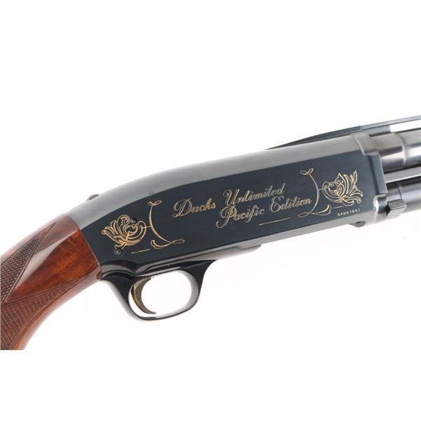 DLU-778○5000円以上送料無料！フランス製　HUNTING WORLD　ハンティングワールド　2点セット　ポーチ　セカンドバッグ