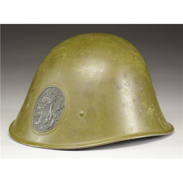 A DUTCH M1934 ARMY HELMET.