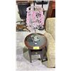 Image 2 : SINGLE DRAWER ROUND END TABLE 18" X 27" & TABLE LAMP