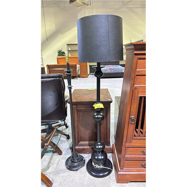 2 FLOOR LAMPS (1 SHADE)