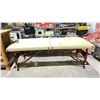 Image 2 : MASSAGE TABLE