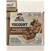 Image 2 : CASE LOT - Quaker Yogourt Chocolate Chunk Almond Bars 24 x 175g