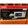 Image 1 : Galanz Retro Microwave Oven Retro Microwave Oven 700w, milkshake white, 0.7Cu Ft Capacity