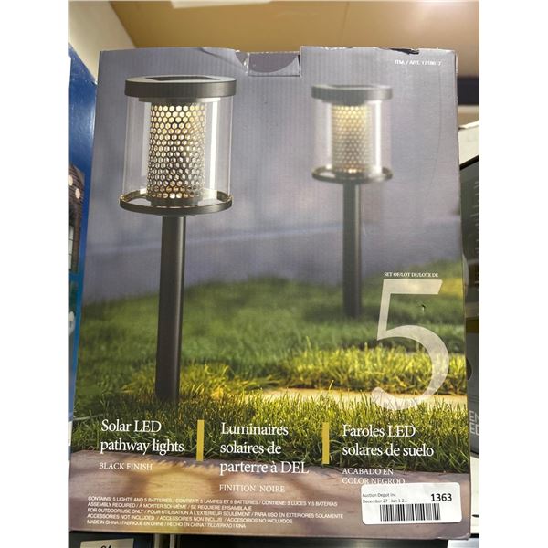 Solar LED Pathway Lights, black finish