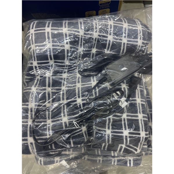 London Luxury Heated Throw Blue and White Checkered Pattern