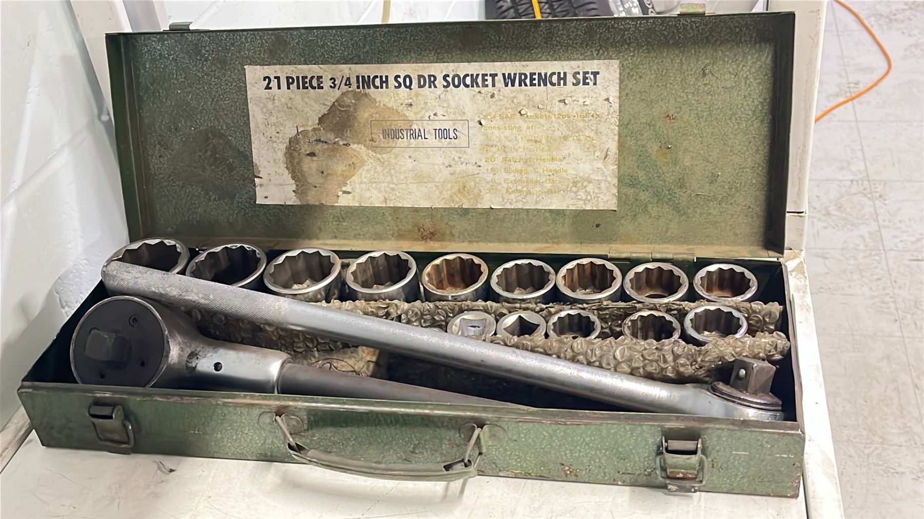 21-PC 3/4" SQUARE DRIVE SOCKET WRENCH SET - Able Auctions