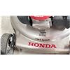 Image 3 : HONDA GAS SELF PROPELLED MOWER WITH REAR BAG