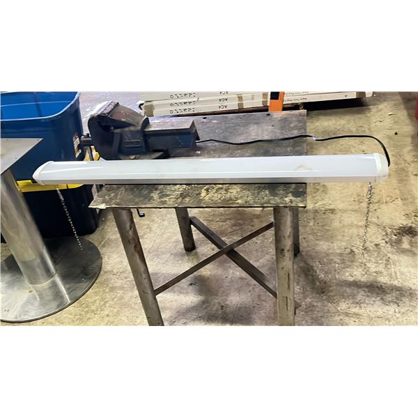 SQUARE WORK BENCH WITH BENCH VISE