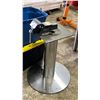 Image 1 : TABLE BASE WITH ATTACHED BENCH VISE