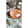 Image 2 : STRESSLESS LEATHER SWIVEL RECLINER CHAIR WITH ATTACHED SIDE-TABLE & OTTOMAN