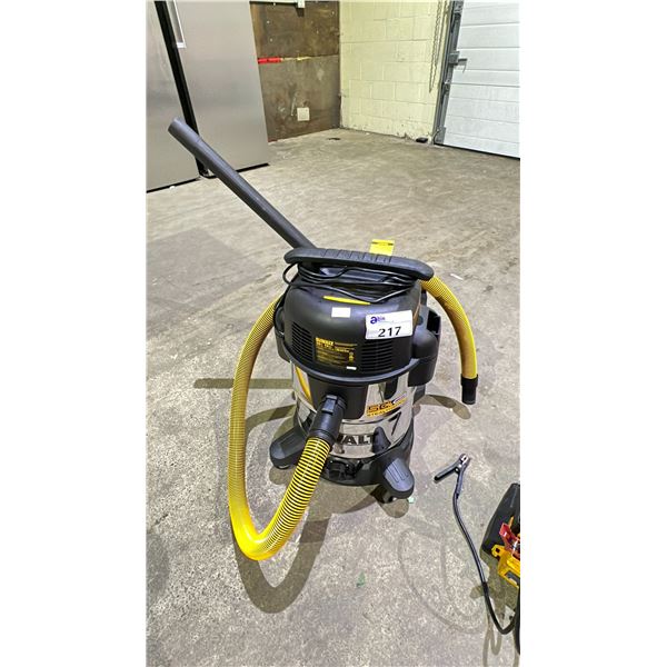 DEWALT STEALTHSONIC SHOP VACUUM WITH ATTACHMENTS *UNKNOWN WORKING CONDITION*