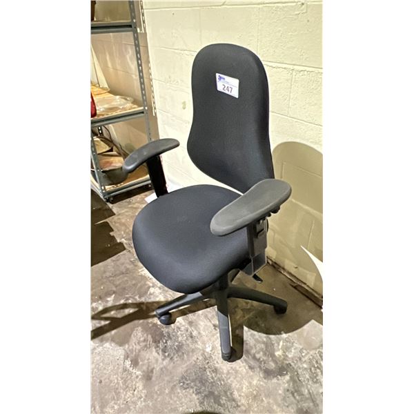 TASK CHAIR