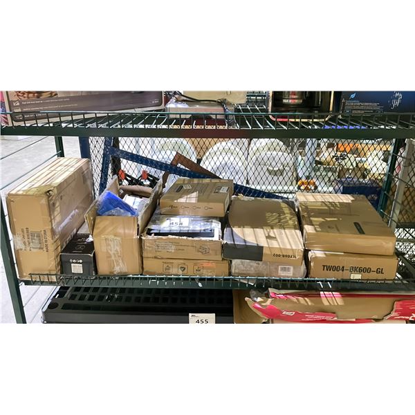 SHELF OF ASSORTED ITEMS INCLUDING: PORTABLE NET, SMALL SHELF & MORE (UNKNOWN WORKING CONDITION, MAY