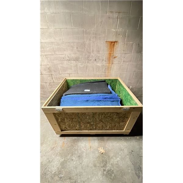 LARGE WOODEN ROLLING BIN WITH MOVING BLANKETS