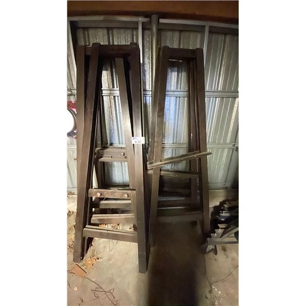 LOT OF WOODEN EASELS *MAY BE MISSING PIECES*