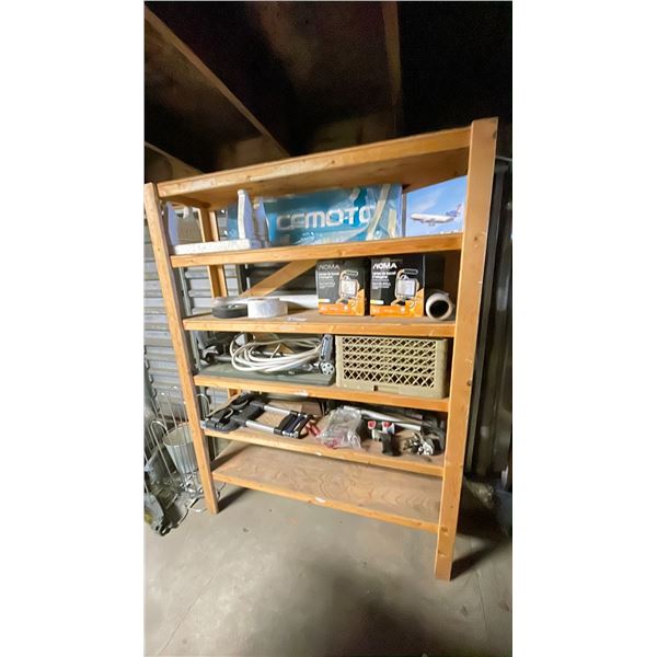 6 TIER WOODEN SHELVING UNIT WITH CONTENTS INCLUDING; NOMA WORK LIGHT, GLASS PIECES AND MORE