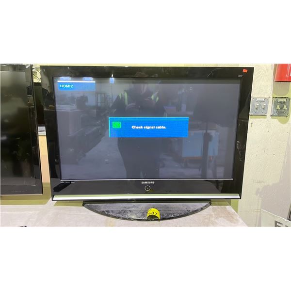 SAMSUNG 42"TV *NO REMOTE*