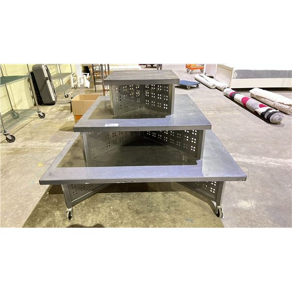 3 TIER METAL PYRAMID STYLE ROLLING RACK