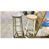Image 1 : 2 STOOLS