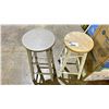 Image 2 : 2 STOOLS