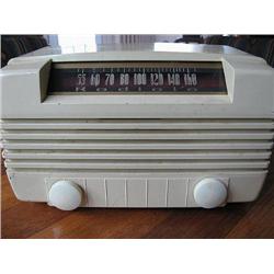 RCA Radiola white bakelite, model 61-9