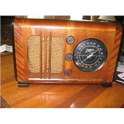Zenith black dial table radio model 6D118