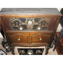 Showers Brothers model 556 consola