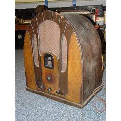 Philco model 118, early 30's cathedral with weathervane tuning  -  unrestored